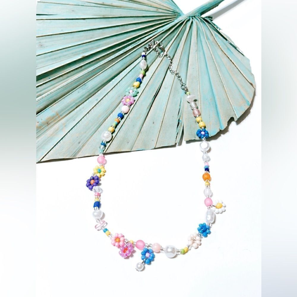 Beaded  floral  necklace  #251 - Picture 2 of 4